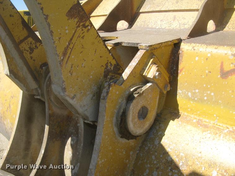 image for item L2387 2004 Caterpillar 988G wheel loader