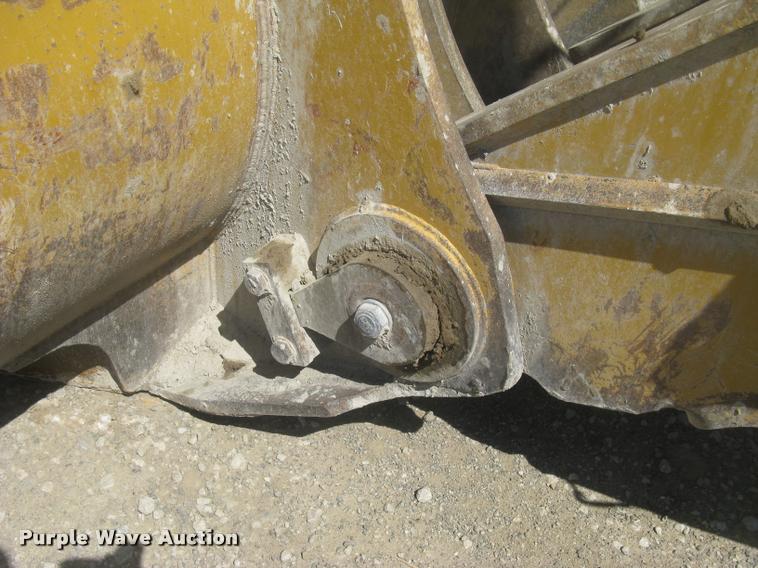 image for item L2387 2004 Caterpillar 988G wheel loader