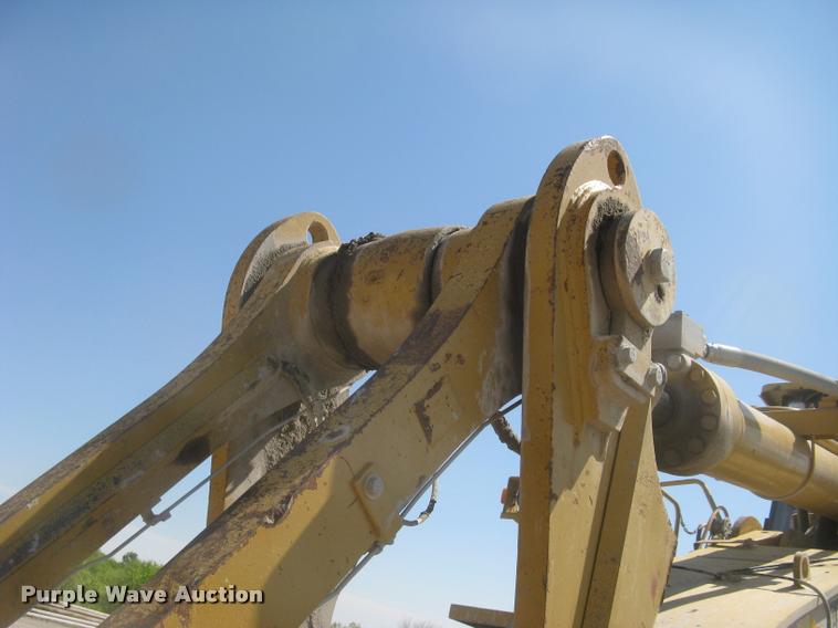 image for item L2387 2004 Caterpillar 988G wheel loader