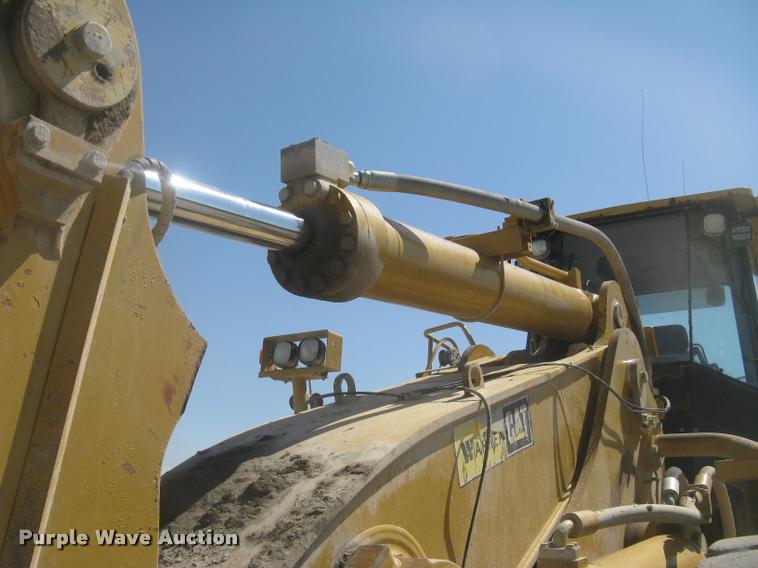 image for item L2387 2004 Caterpillar 988G wheel loader