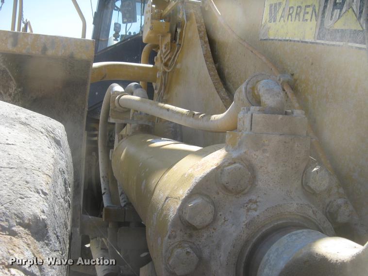 image for item L2387 2004 Caterpillar 988G wheel loader
