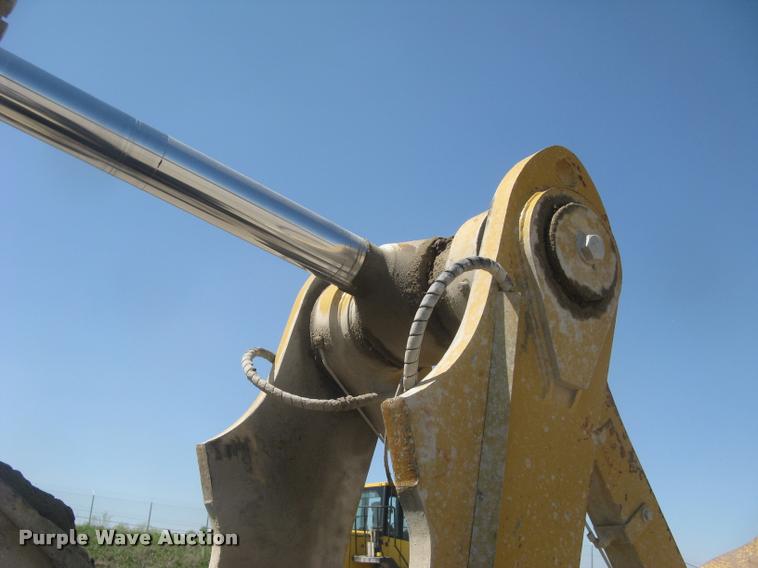 image for item L2387 2004 Caterpillar 988G wheel loader