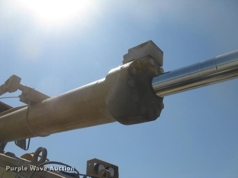 image for item L2387 2004 Caterpillar 988G wheel loader