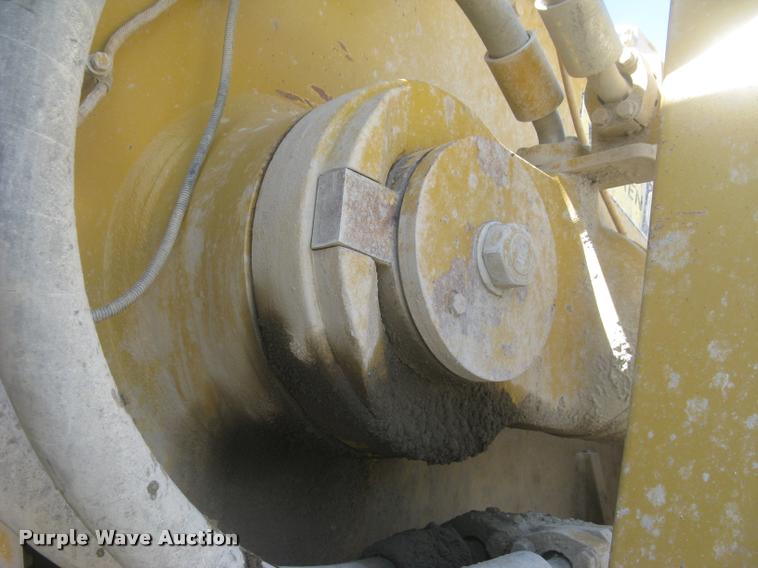 image for item L2387 2004 Caterpillar 988G wheel loader