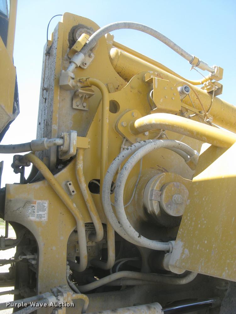 image for item L2387 2004 Caterpillar 988G wheel loader