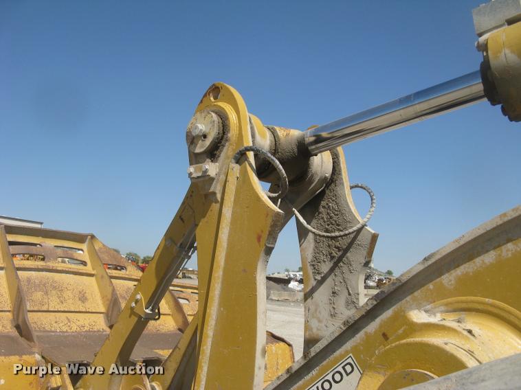 image for item L2387 2004 Caterpillar 988G wheel loader