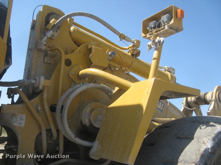 image for item L2387 2004 Caterpillar 988G wheel loader