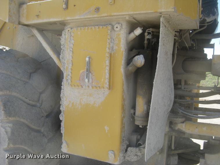 image for item L2387 2004 Caterpillar 988G wheel loader