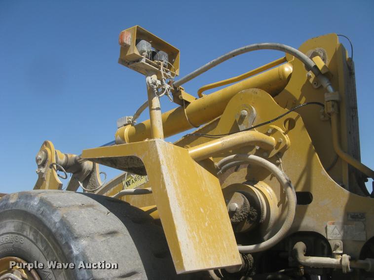 image for item L2387 2004 Caterpillar 988G wheel loader