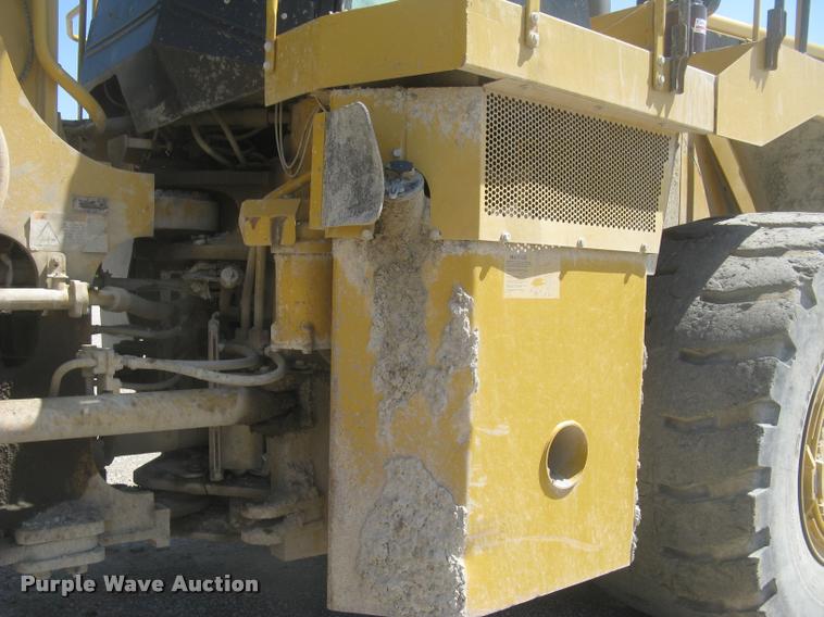 image for item L2387 2004 Caterpillar 988G wheel loader