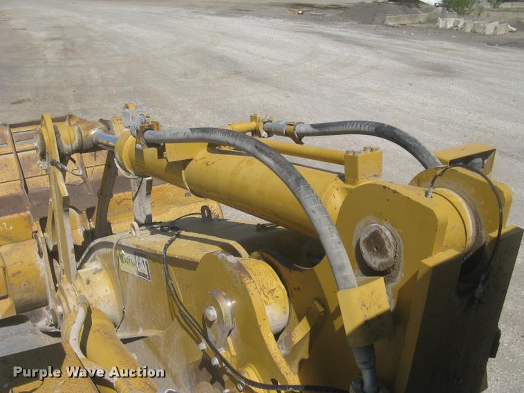 image for item L2387 2004 Caterpillar 988G wheel loader