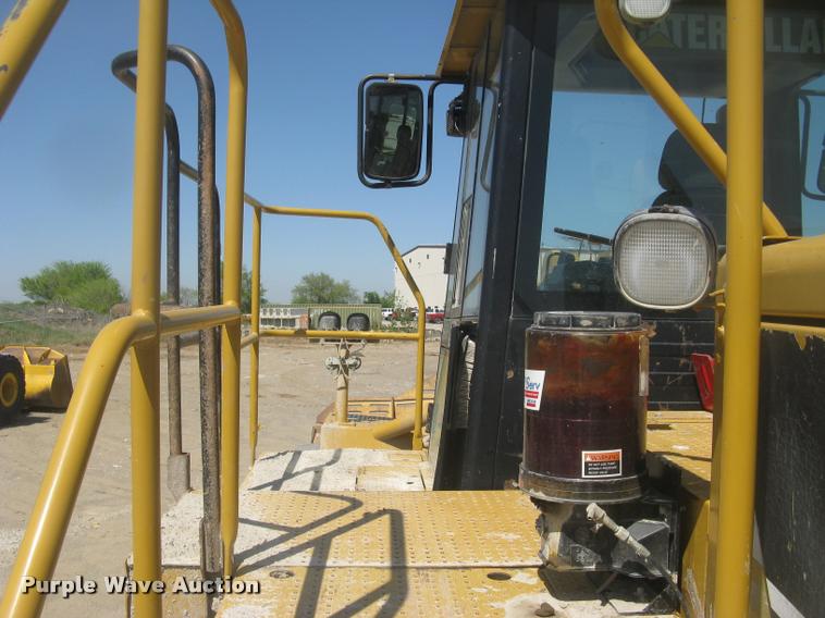 image for item L2387 2004 Caterpillar 988G wheel loader