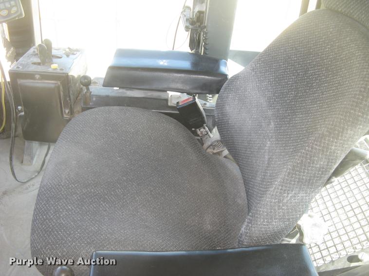 image for item L2387 2004 Caterpillar 988G wheel loader