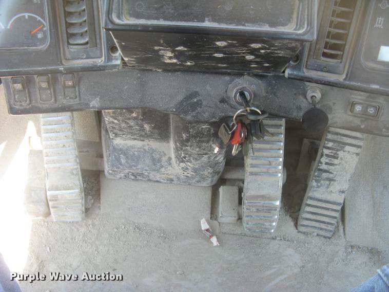 image for item L2387 2004 Caterpillar 988G wheel loader