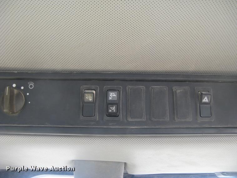 image for item L2387 2004 Caterpillar 988G wheel loader