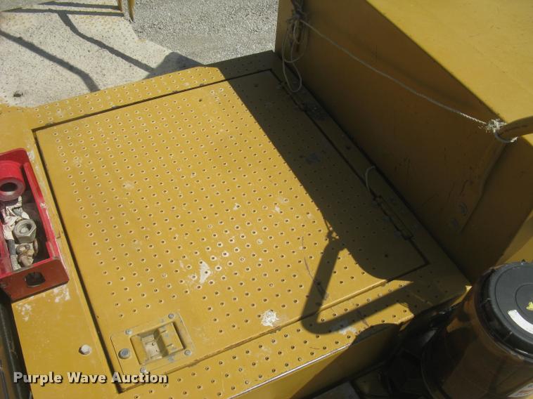 image for item L2387 2004 Caterpillar 988G wheel loader