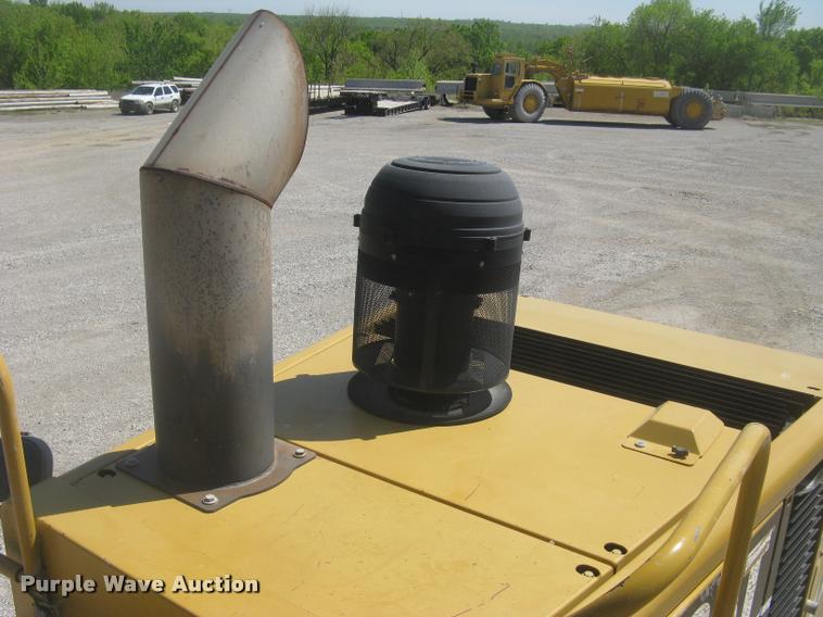 image for item L2387 2004 Caterpillar 988G wheel loader
