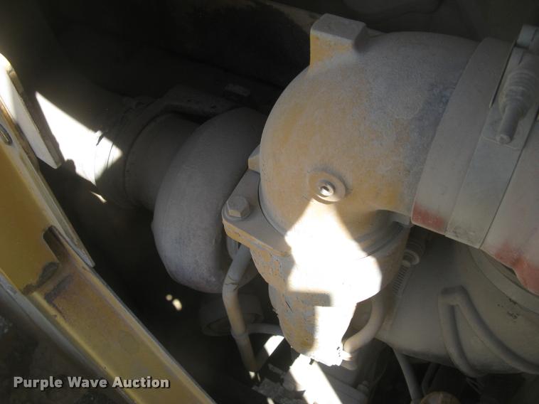 image for item L2387 2004 Caterpillar 988G wheel loader