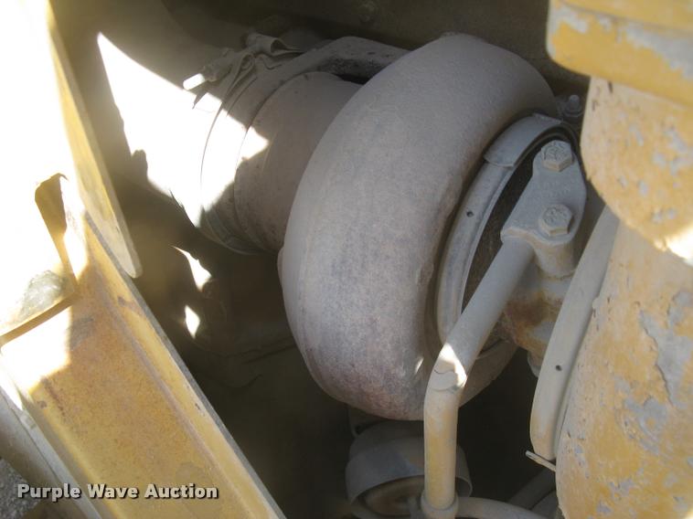 image for item L2387 2004 Caterpillar 988G wheel loader
