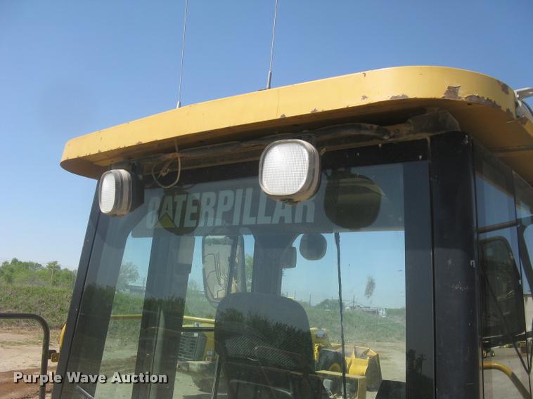 image for item L2387 2004 Caterpillar 988G wheel loader