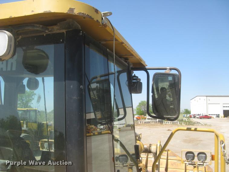 image for item L2387 2004 Caterpillar 988G wheel loader