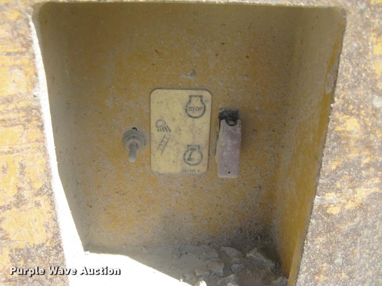 image for item L2387 2004 Caterpillar 988G wheel loader