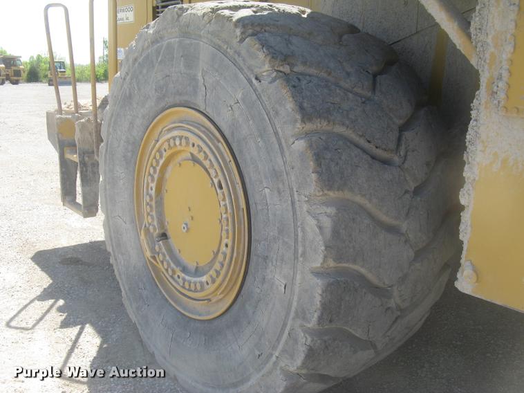 image for item L2387 2004 Caterpillar 988G wheel loader