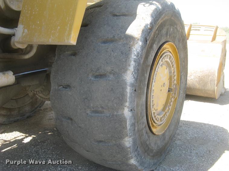 image for item L2387 2004 Caterpillar 988G wheel loader