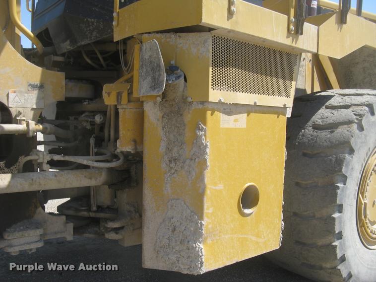 image for item L2387 2004 Caterpillar 988G wheel loader
