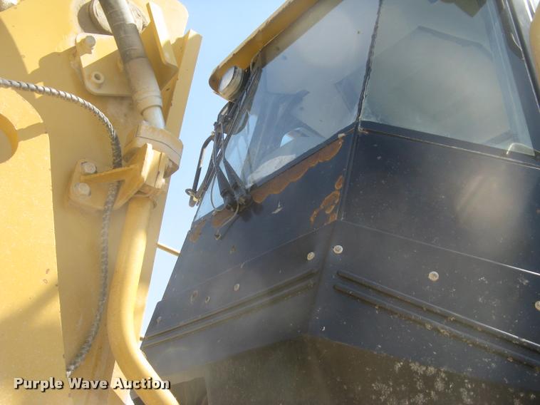 image for item L2387 2004 Caterpillar 988G wheel loader