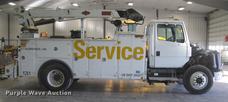 image for item L3925 2003 Freightliner FL70 service truck