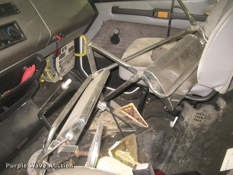 image for item L3925 2003 Freightliner FL70 service truck