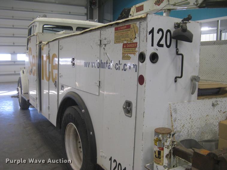 image for item L3925 2003 Freightliner FL70 service truck