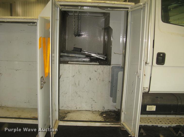 image for item L3925 2003 Freightliner FL70 service truck