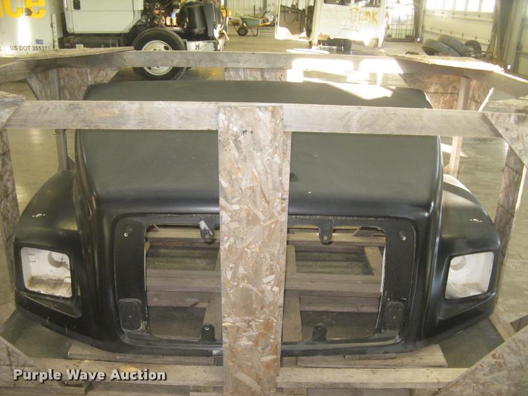 image for item L3925 2003 Freightliner FL70 service truck