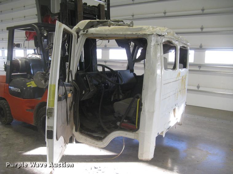 image for item L3925 2003 Freightliner FL70 service truck