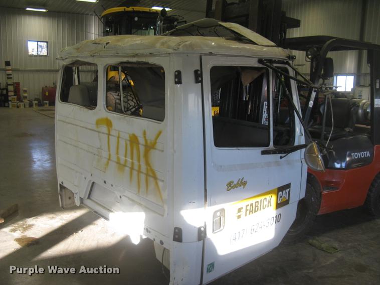 image for item L3925 2003 Freightliner FL70 service truck