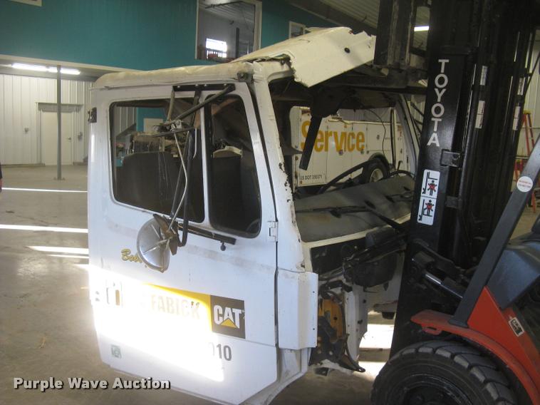 image for item L3925 2003 Freightliner FL70 service truck