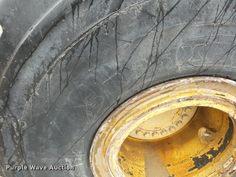 image for item L4674 1998 Caterpillar 966F wheel loader