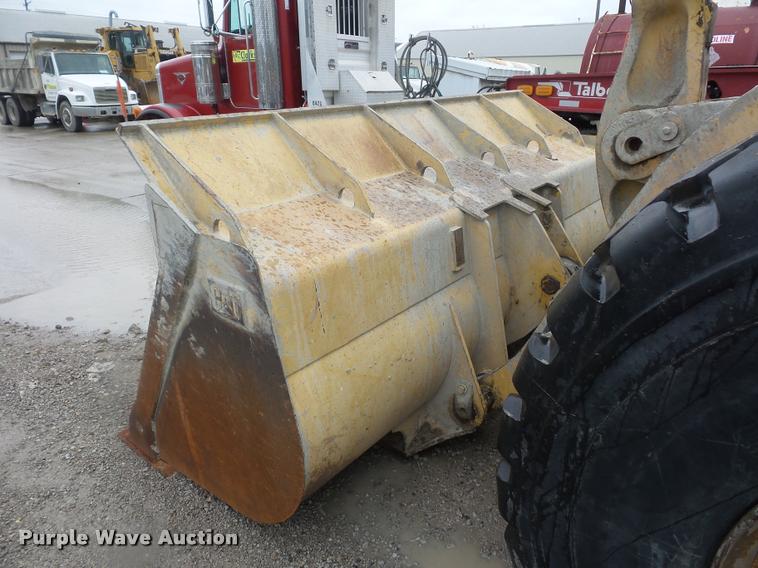 image for item L4674 1998 Caterpillar 966F wheel loader