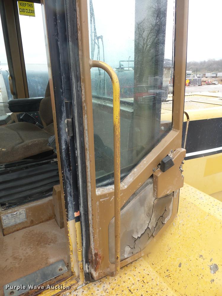 image for item L4674 1998 Caterpillar 966F wheel loader