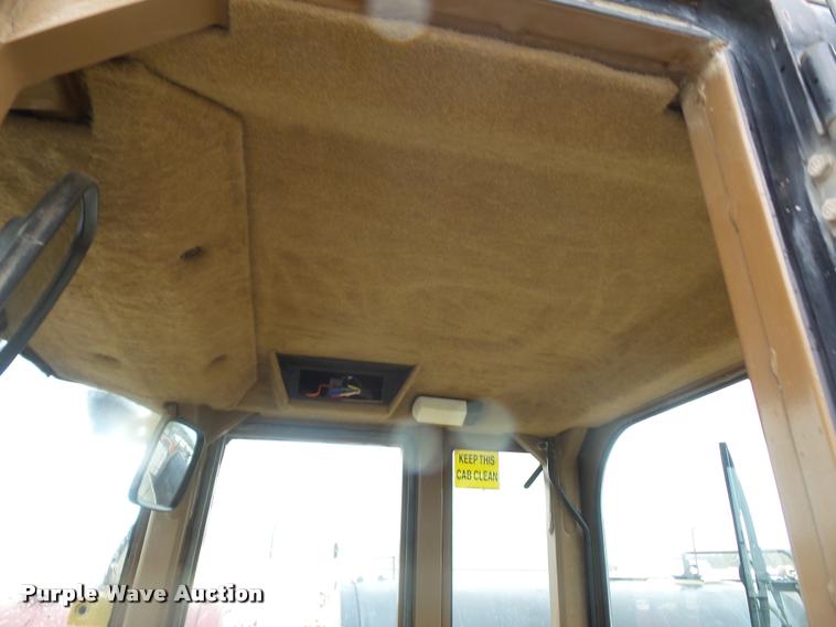 image for item L4674 1998 Caterpillar 966F wheel loader