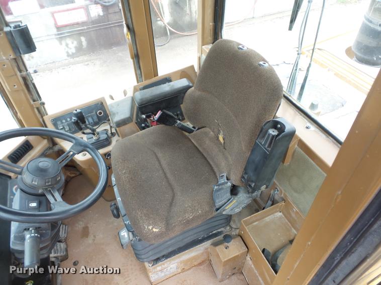 image for item L4674 1998 Caterpillar 966F wheel loader