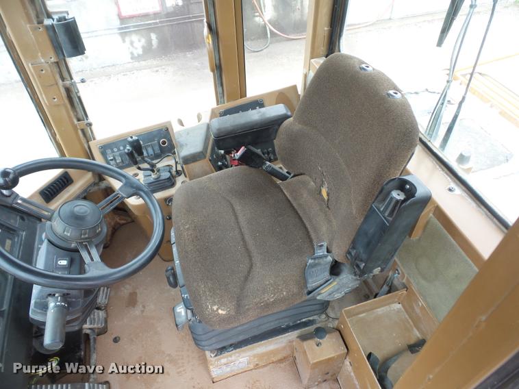 image for item L4674 1998 Caterpillar 966F wheel loader