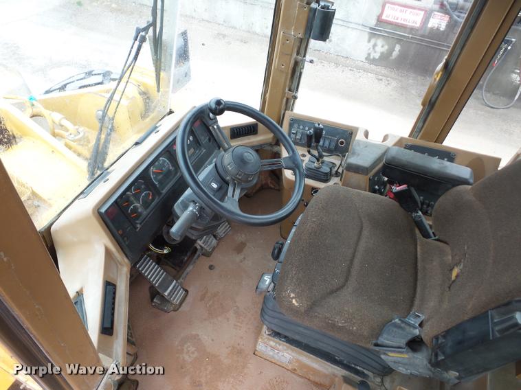 image for item L4674 1998 Caterpillar 966F wheel loader