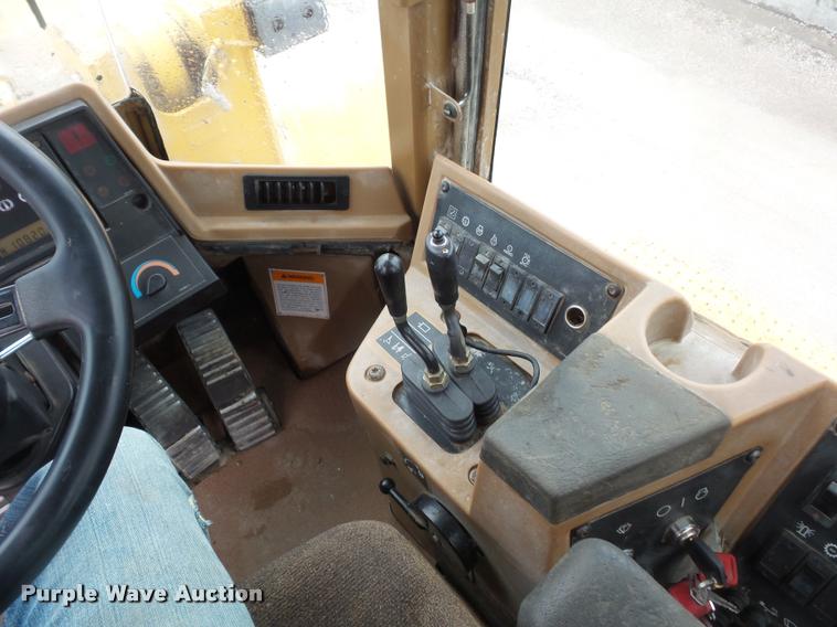 image for item L4674 1998 Caterpillar 966F wheel loader