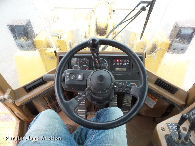 image for item L4674 1998 Caterpillar 966F wheel loader