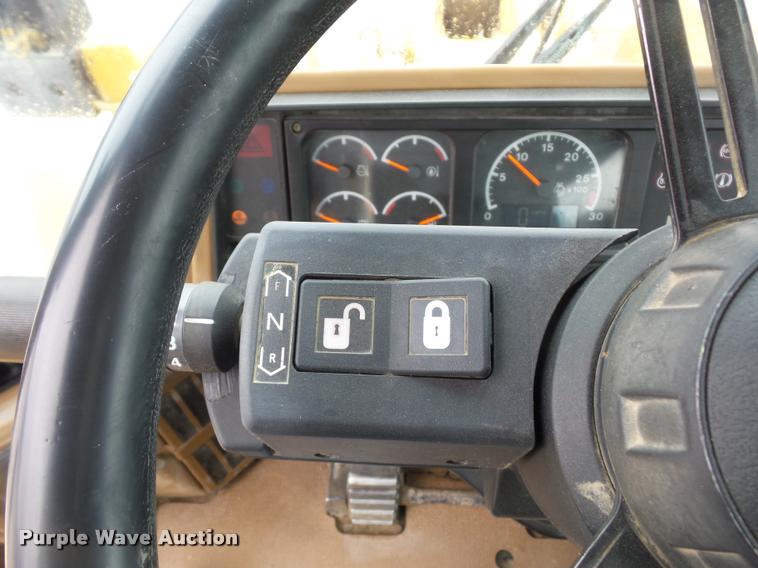 image for item L4674 1998 Caterpillar 966F wheel loader