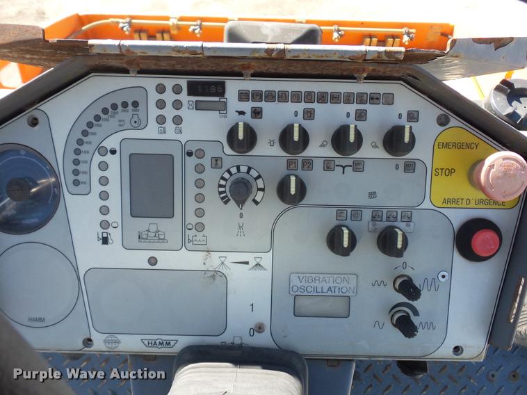 image for item L4697 Hamm HD120 double drum vibratory roller