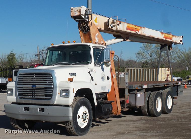image for item L4700 1993 Ford LT8000 crane truck